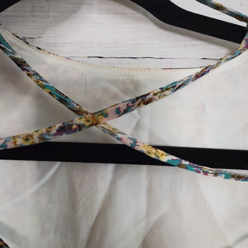 Skylar + Maddison S Lace up back crop top - Picture 3 of 5